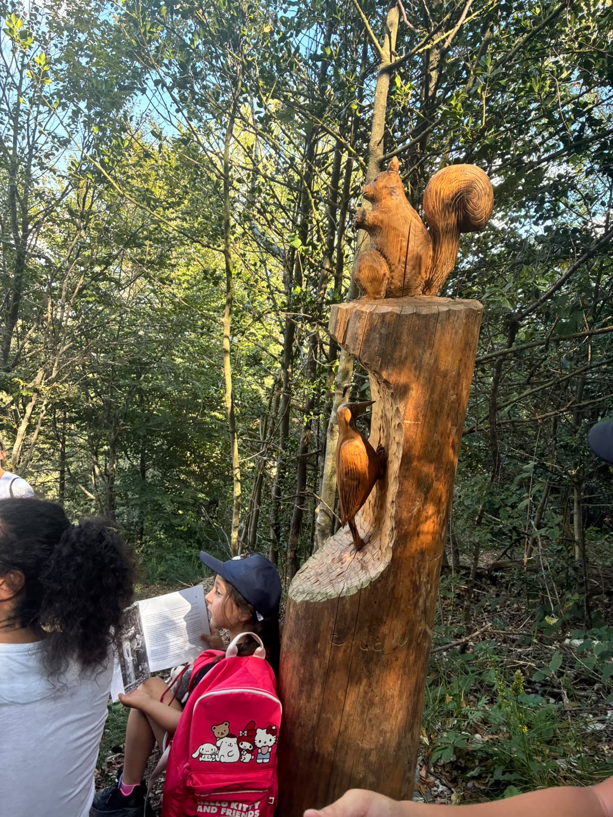 I bambini lungo il sentiero naturalistico
