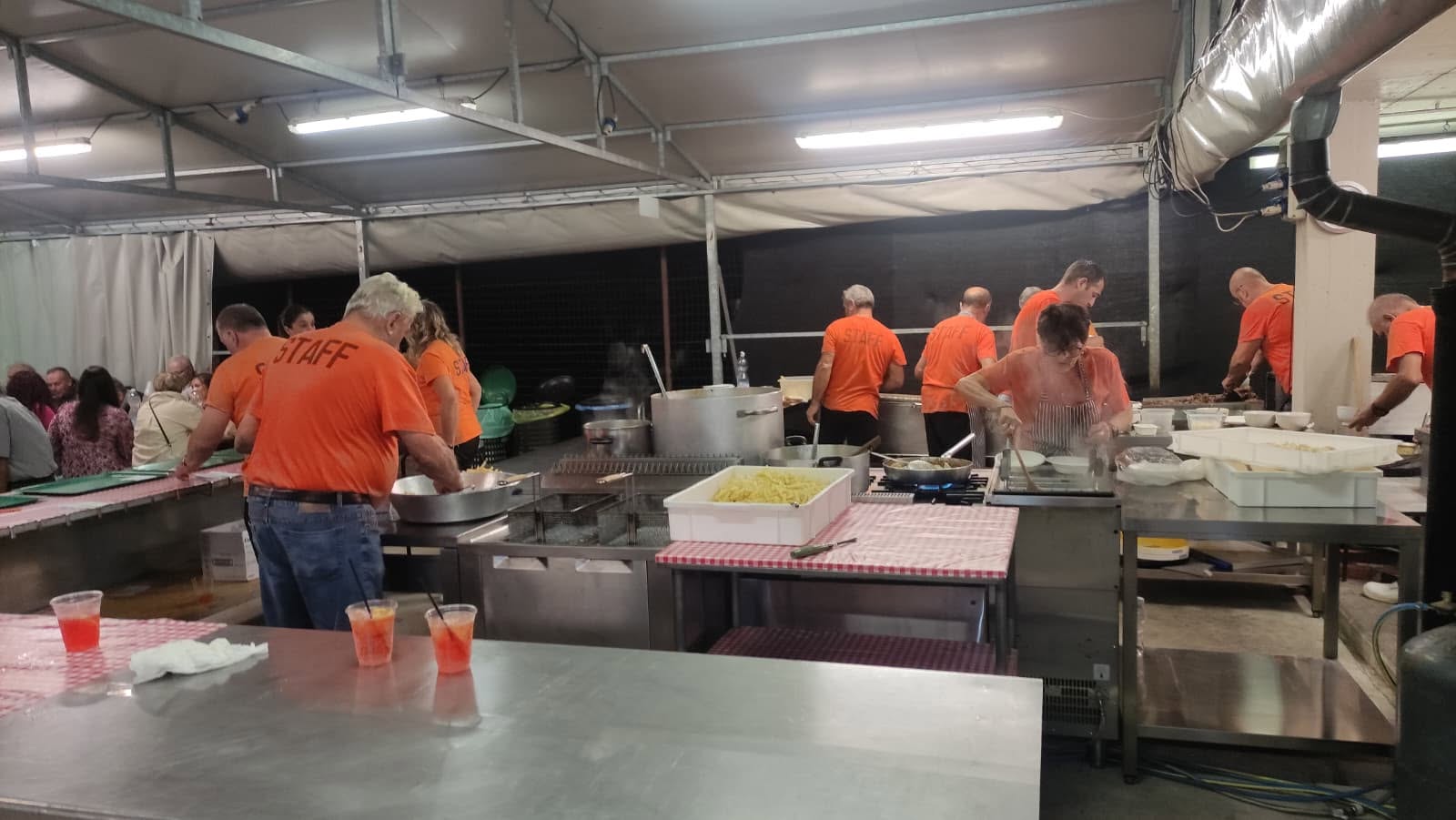 ancora volontari al lavoro