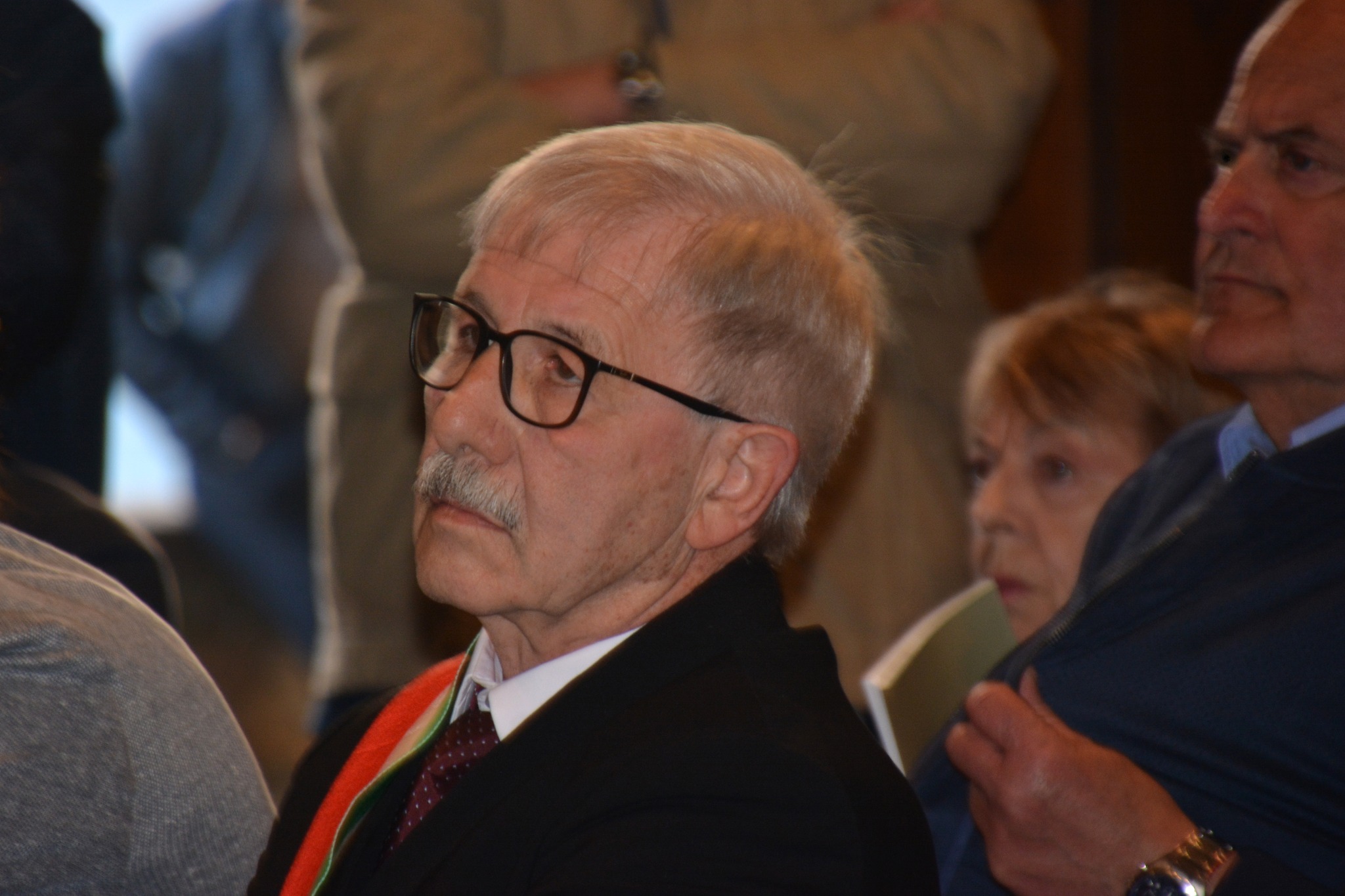 il sindaco tra il pubblico